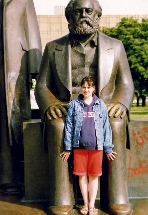 Tara in front of the Karl Marx statue